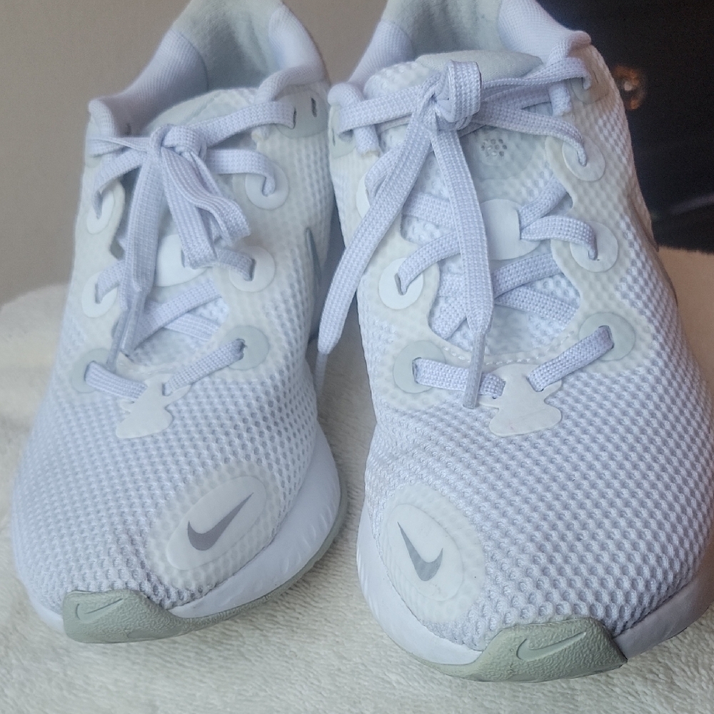 Nike White Athletic Sneakers Sz7 Women - Picture 5 of 7
